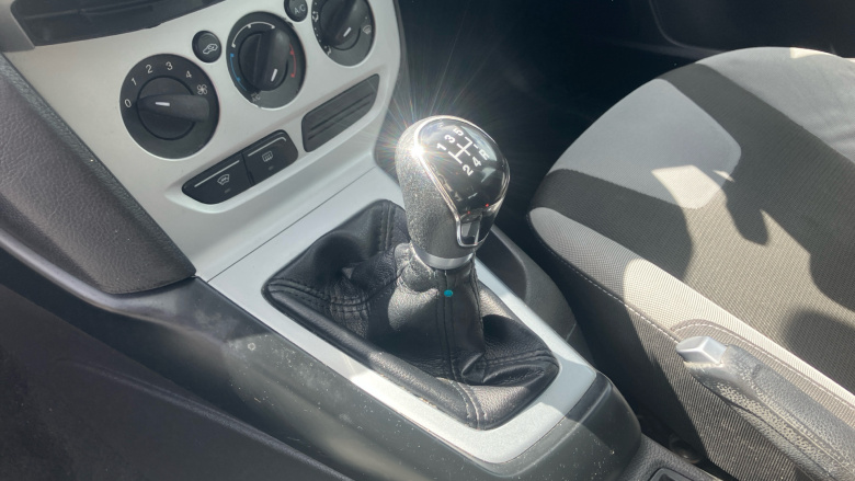 Ford Focus 1.6 Zetec 5dr Petrol Hatchback